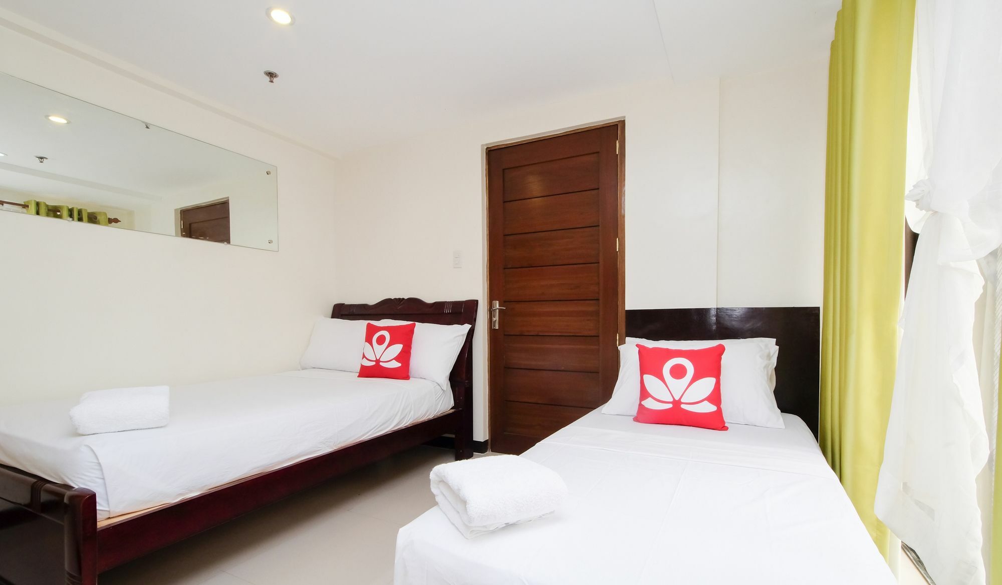 Zen Rooms Time Travellers Makati San Pedro Makati Exterior foto