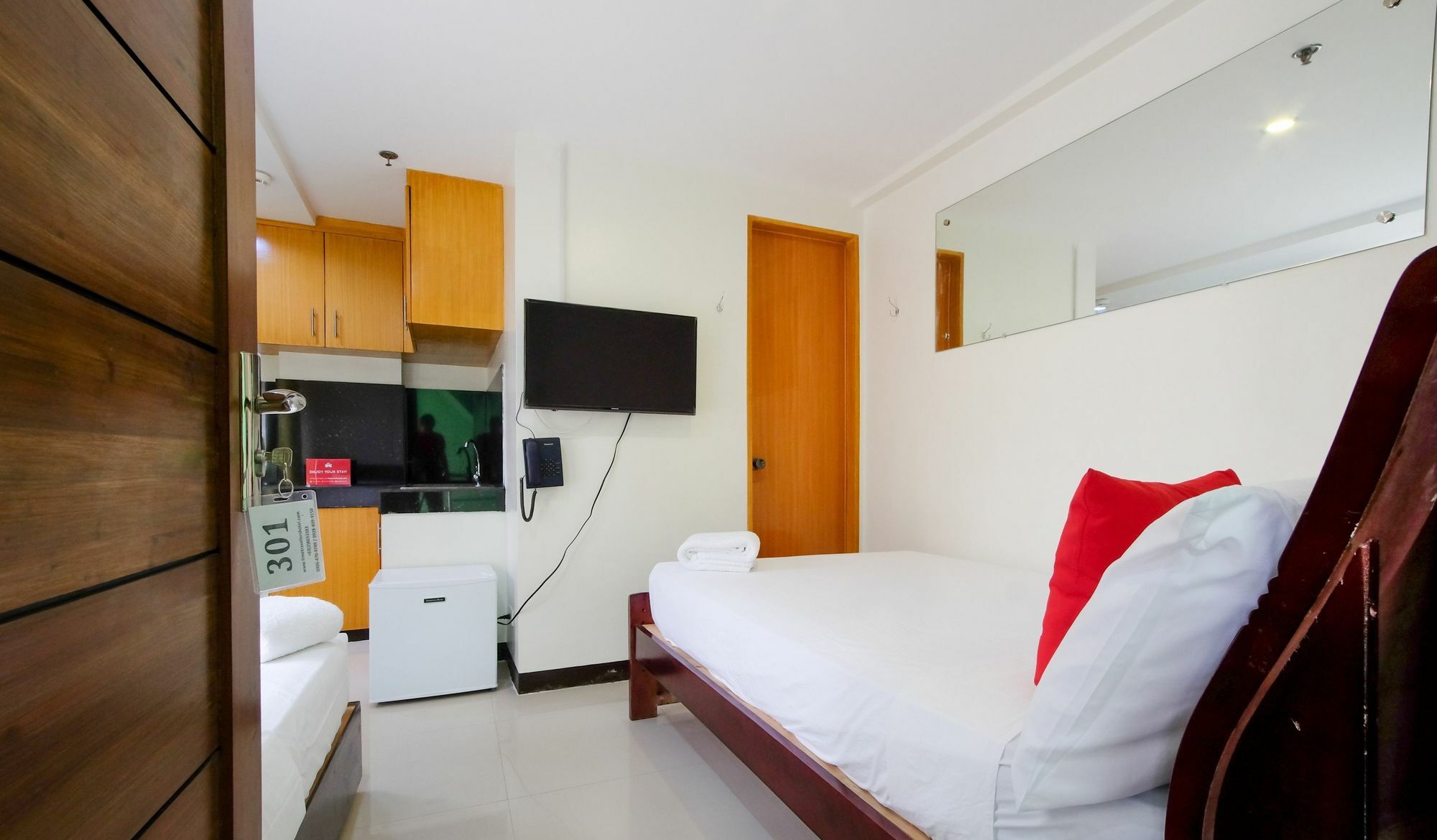 Zen Rooms Time Travellers Makati San Pedro Makati Exterior foto