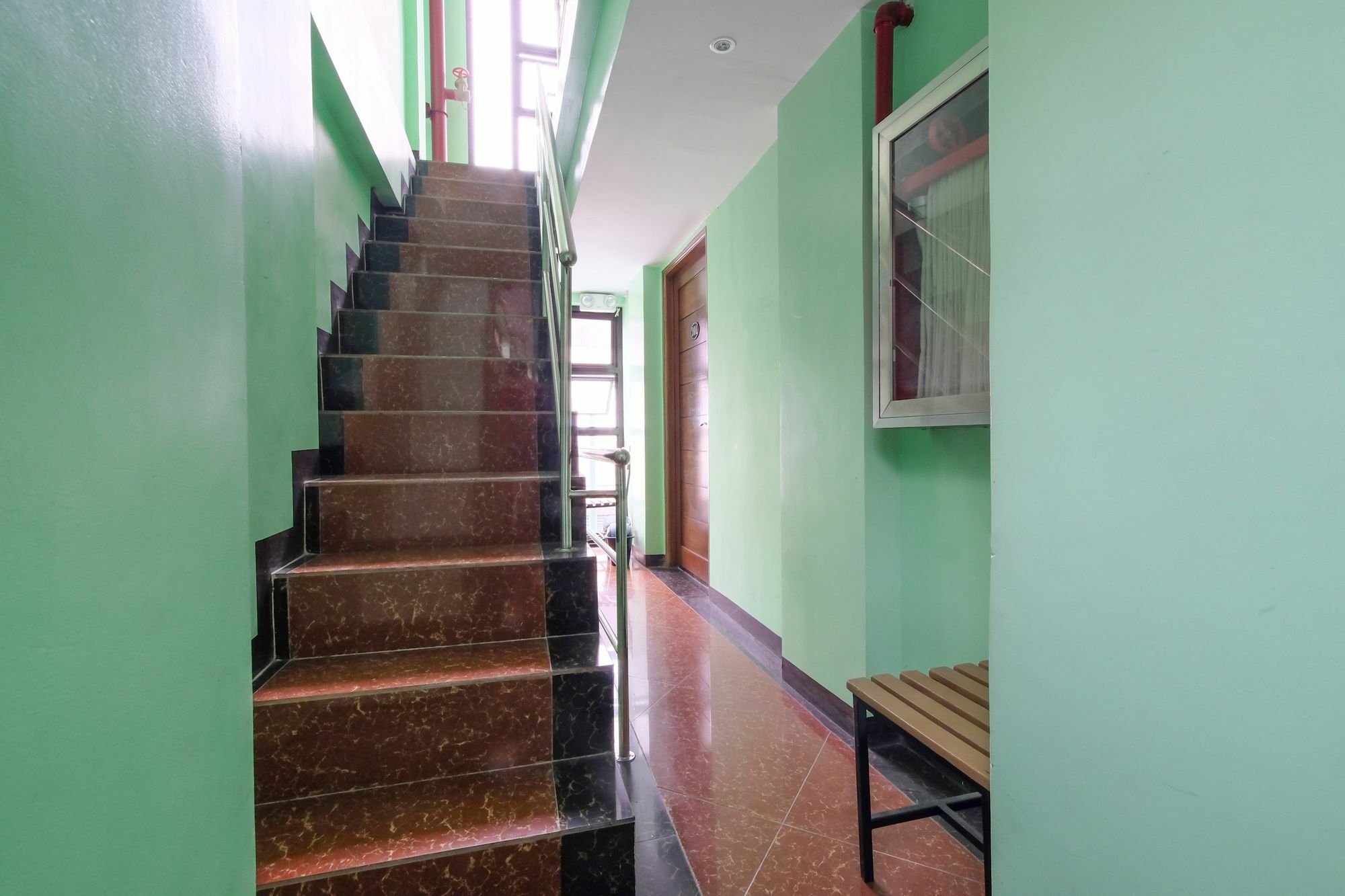 Zen Rooms Time Travellers Makati San Pedro Makati Exterior foto